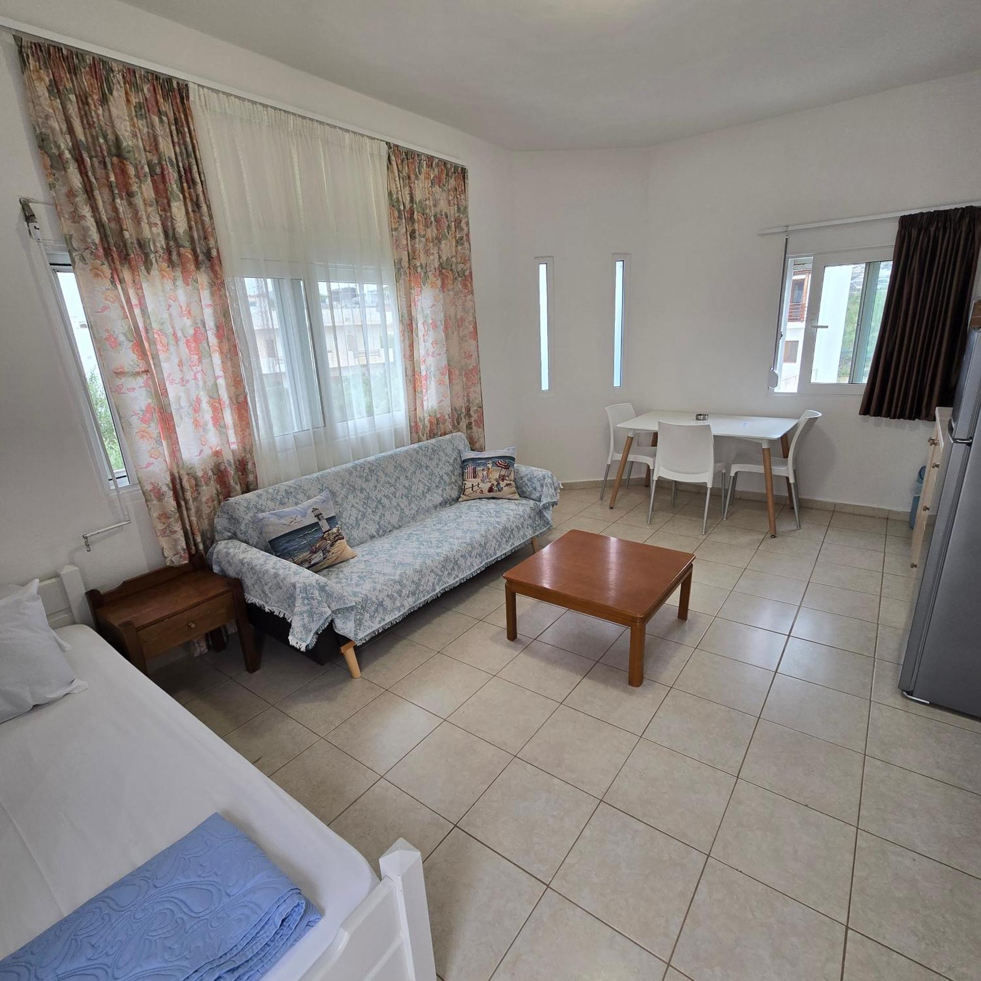 Soula Appartments Makrýgialos Quarto foto