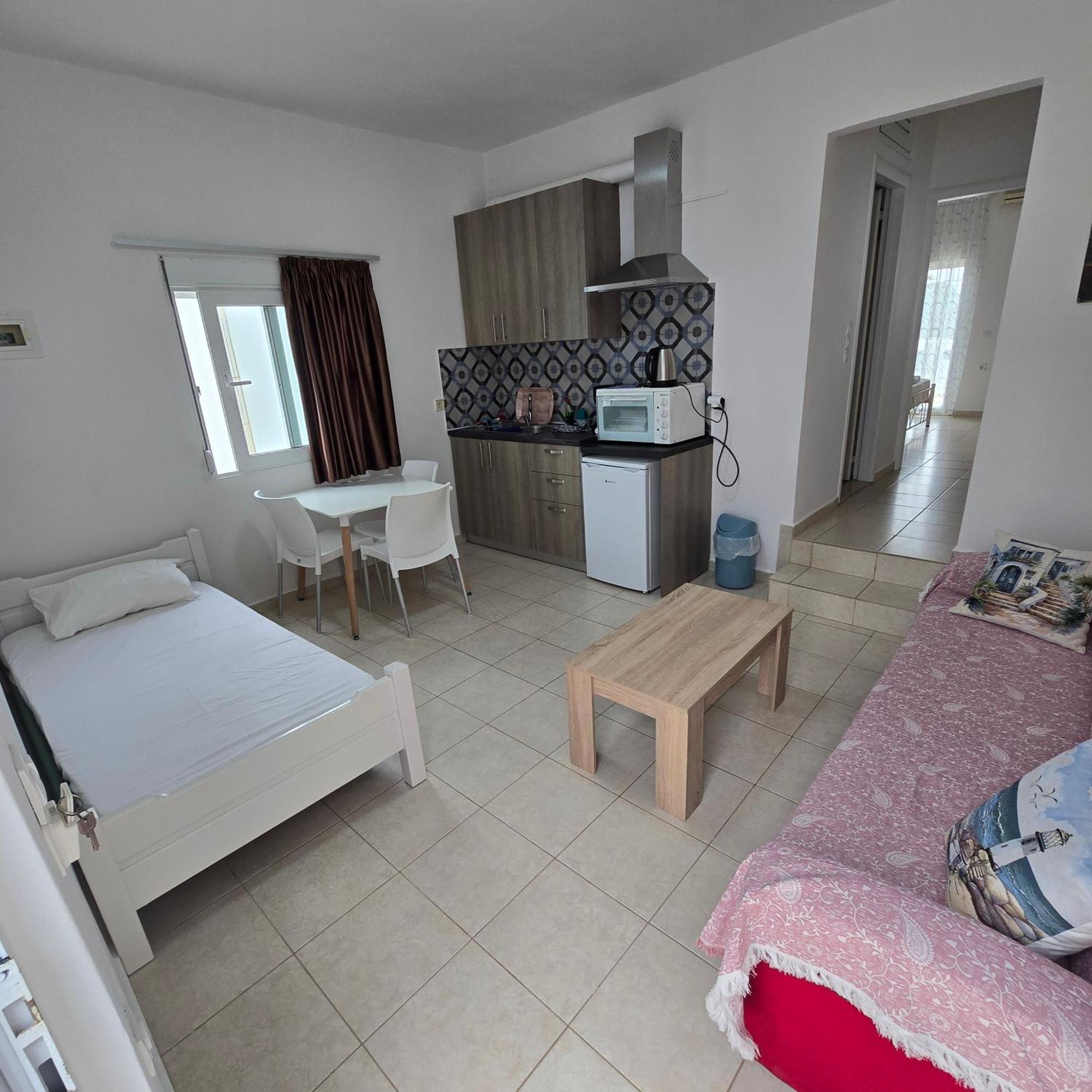 Soula Appartments Makrýgialos Quarto foto
